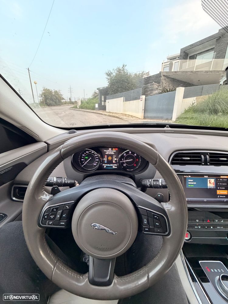 Jaguar XE 2.0 D Prestige Aut. - 10