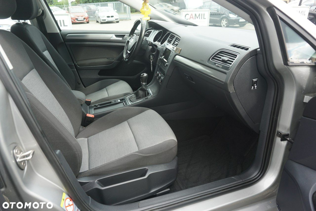 Volkswagen Golf - 22