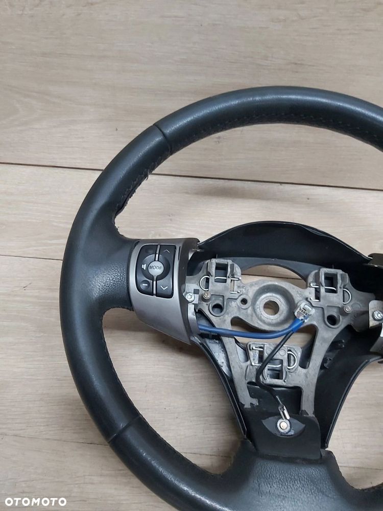 Toyota Yaris II 06 - 11r kierownica skóra Francuz - 2