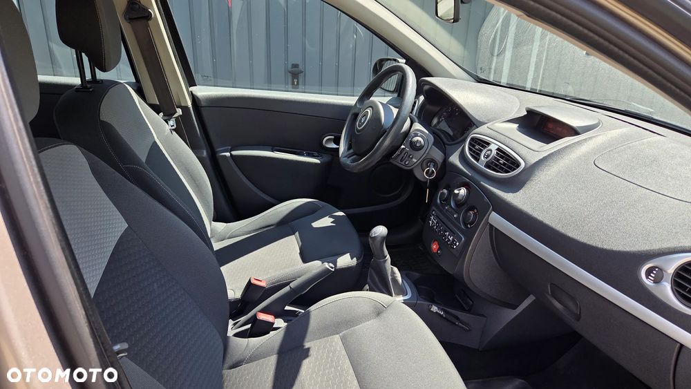 Renault Clio 1.2 16V Authentique - 16