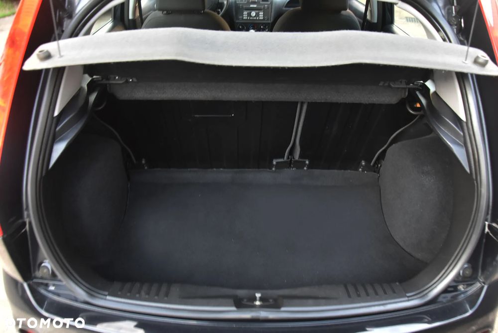 Ford Fiesta ver-1-3-black-magic - 31