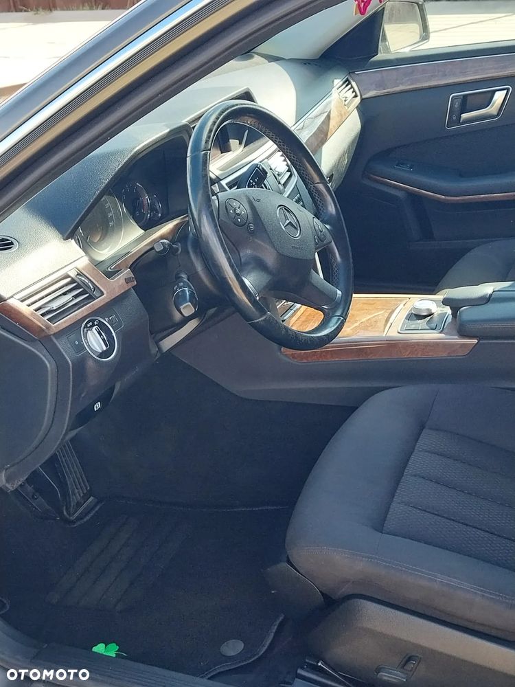 Mercedes-Benz Klasa E 200 BlueTEC 7G-TRONIC Elegance - 9