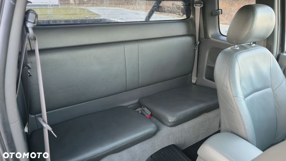 Toyota Hilux 2.5 D-4D SR - 18