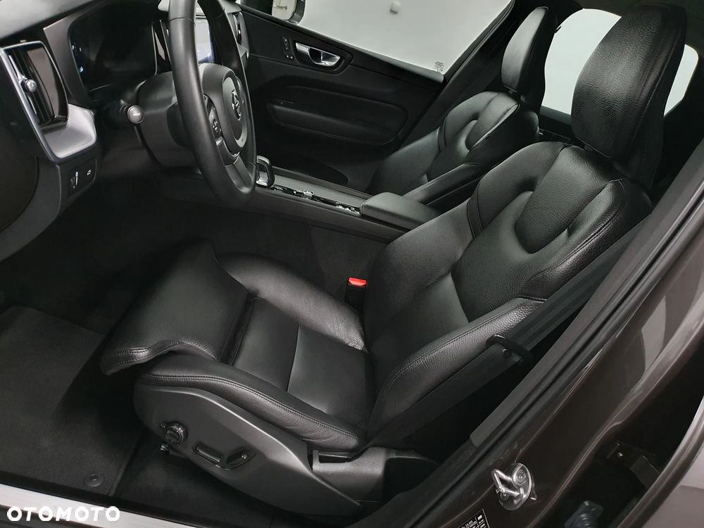 Volvo XC 60 B4 D AWD Ultimate Dark - 7