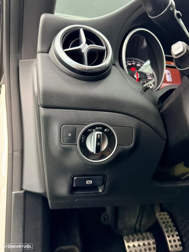 Mercedes-Benz CLA 220 Shooting Brake (CDI) d 4Matic 7G-DCT AMG Line - 25