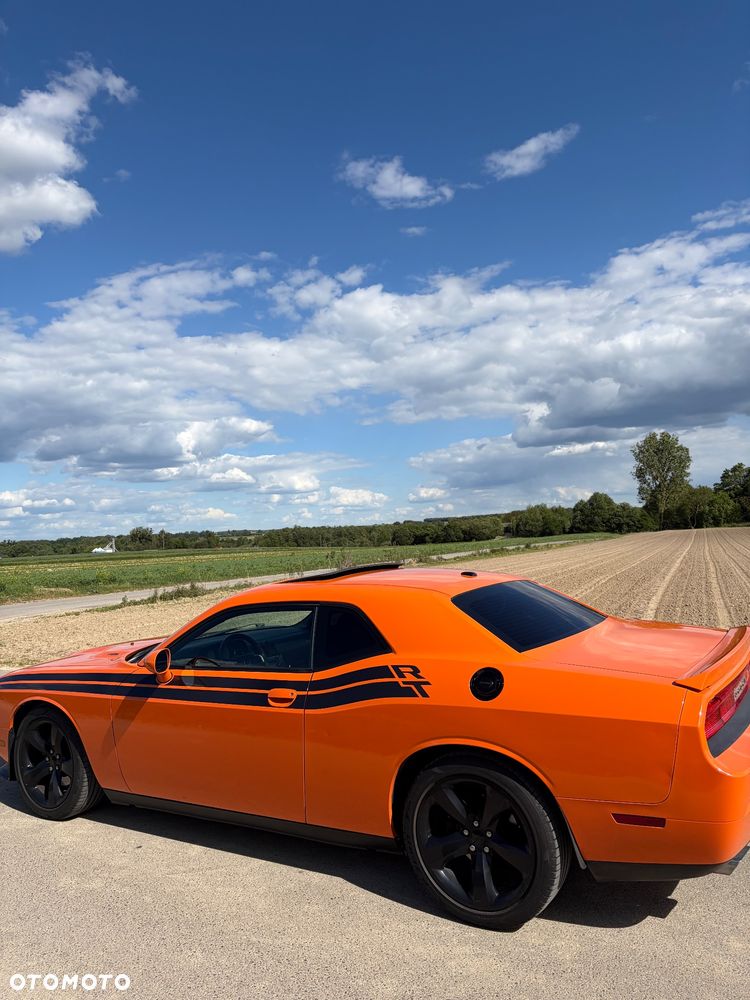 Dodge Challenger - 13
