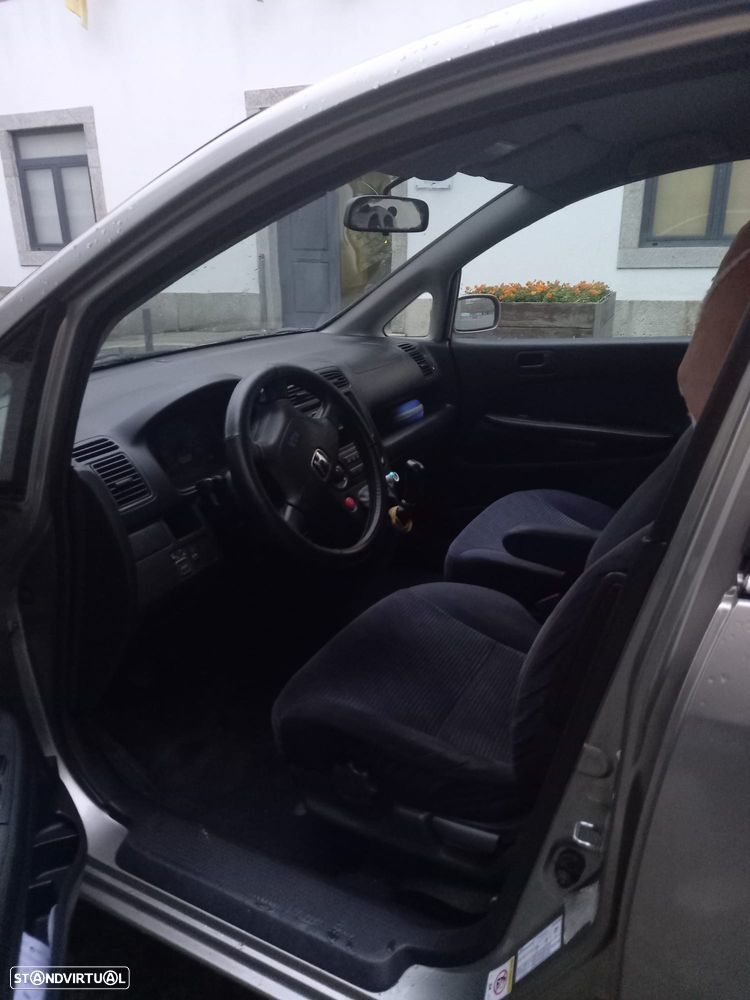 Honda Stream 1.7 ES - 3