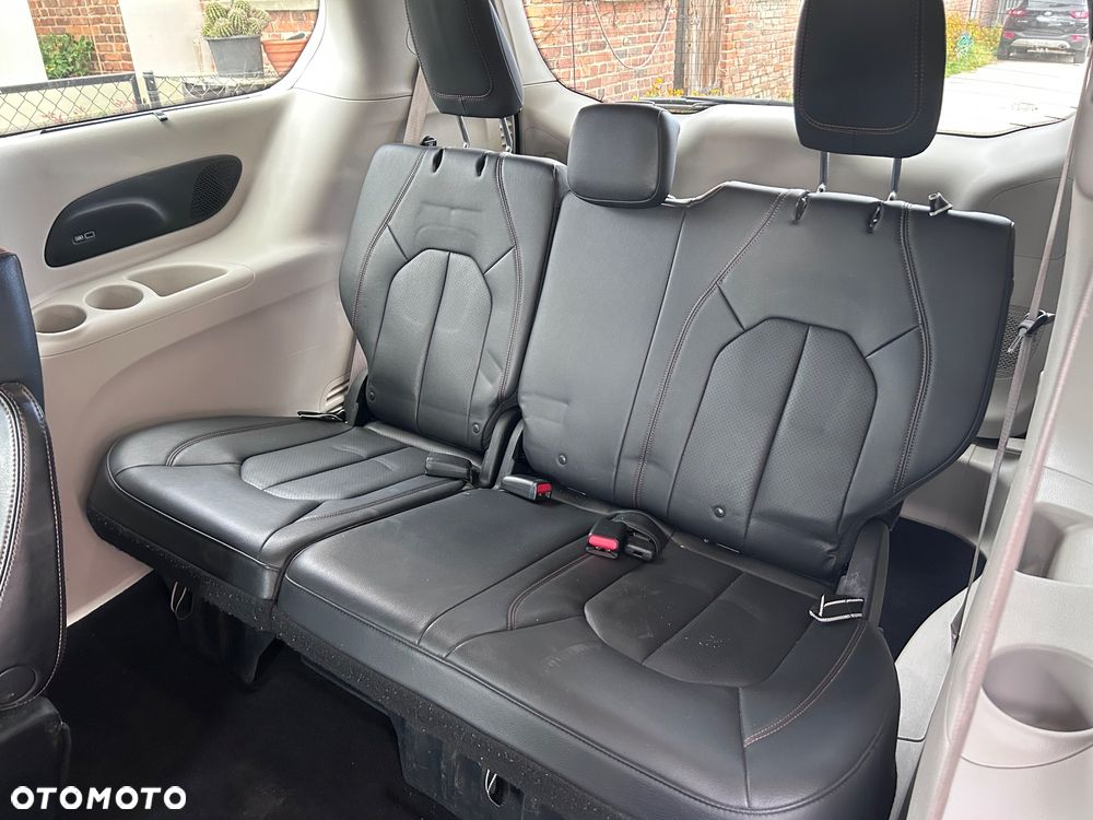 Chrysler Pacifica - 18