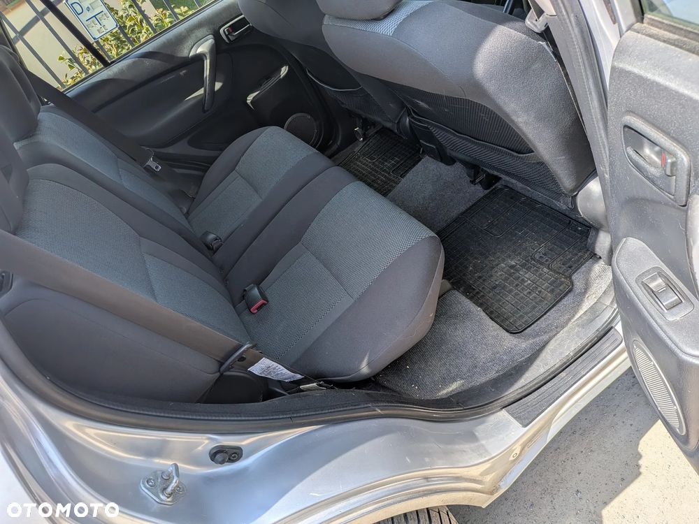 Toyota RAV4 2.0 D-4D 4x4 - 6
