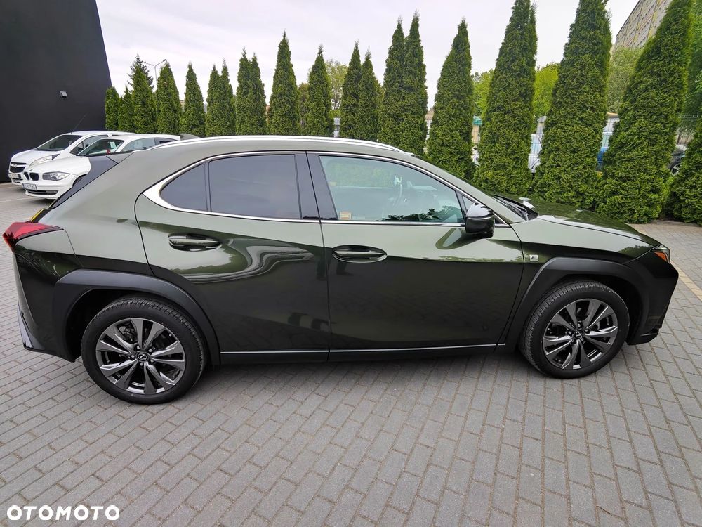 Lexus UX - 4