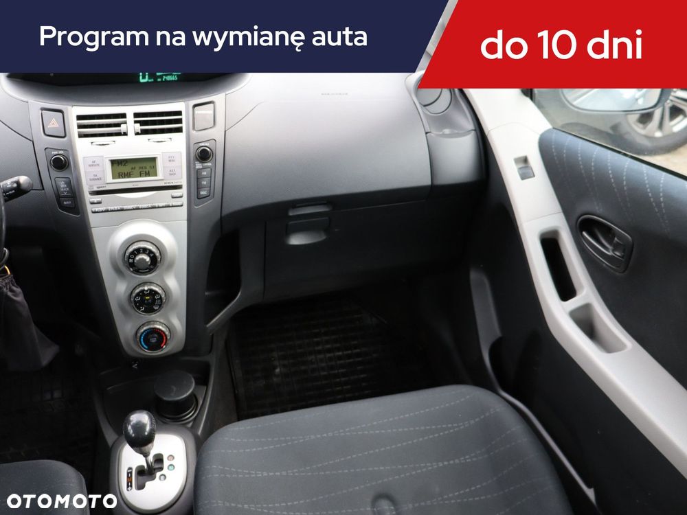 Toyota Yaris - 10