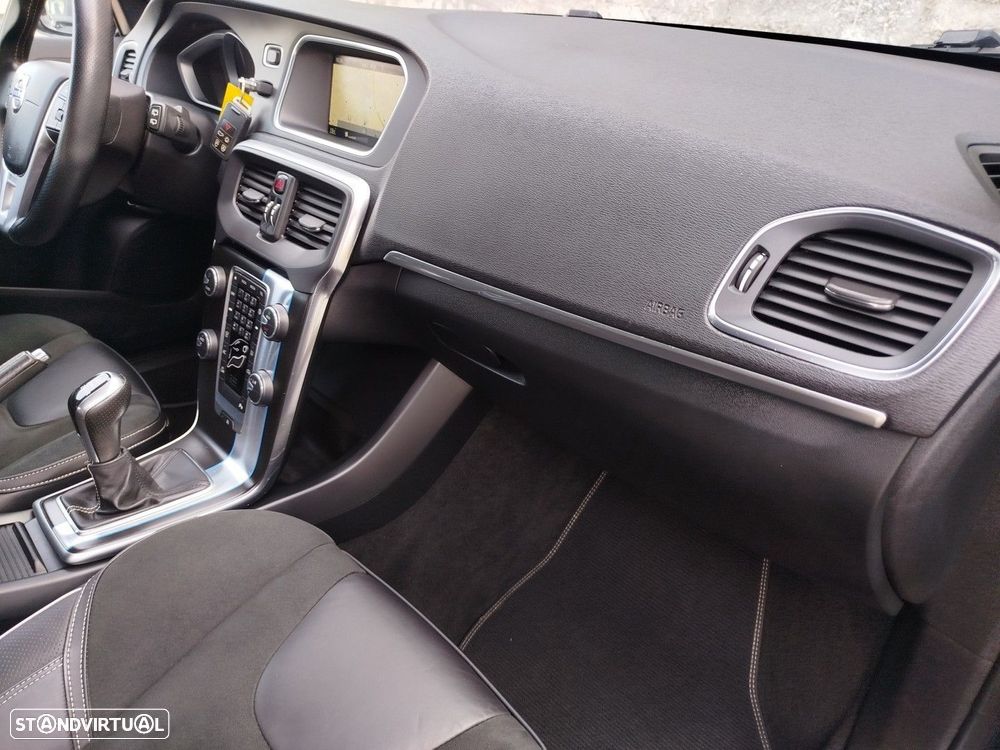 Volvo V40 2.0 D4 R-Design - 23