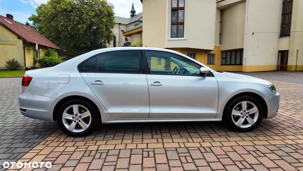 Volkswagen Jetta 1.6 TDI Highline - 9
