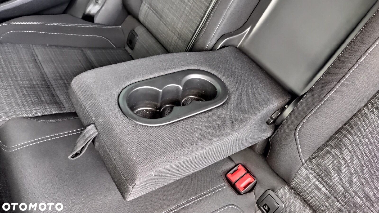 Volkswagen Passat - 33