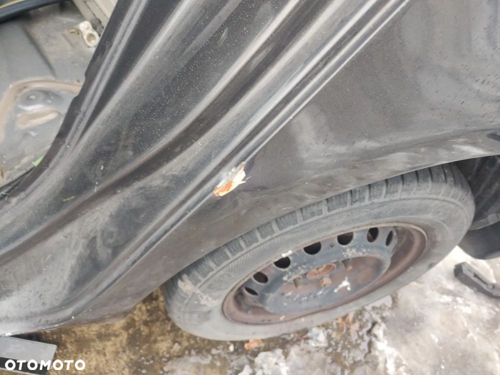 TOYOTA YARIS II 5D BŁOTNIK TYŁ LEWY 2010r - 2