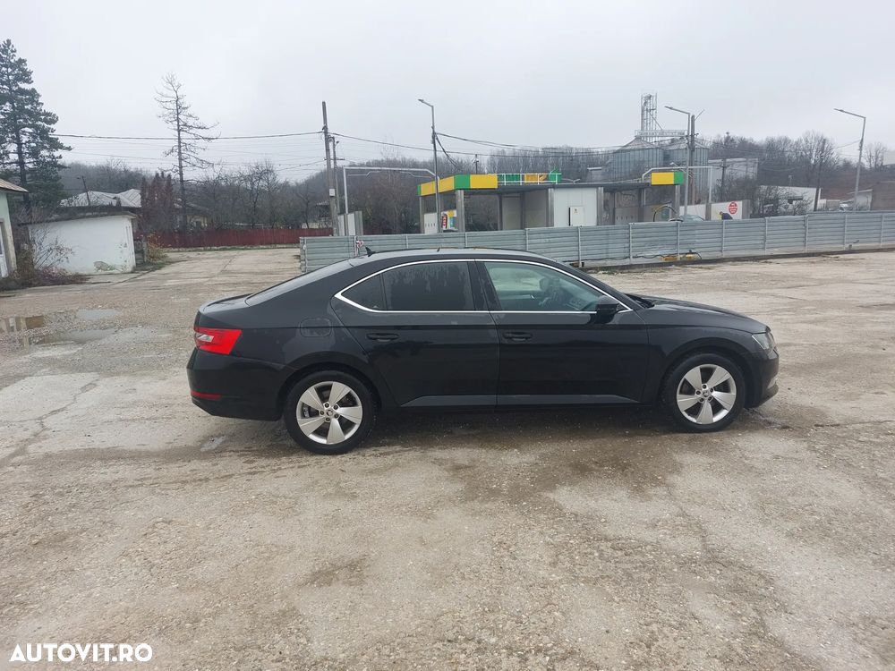 Skoda Superb 2.0 TDI DSG Active - 6