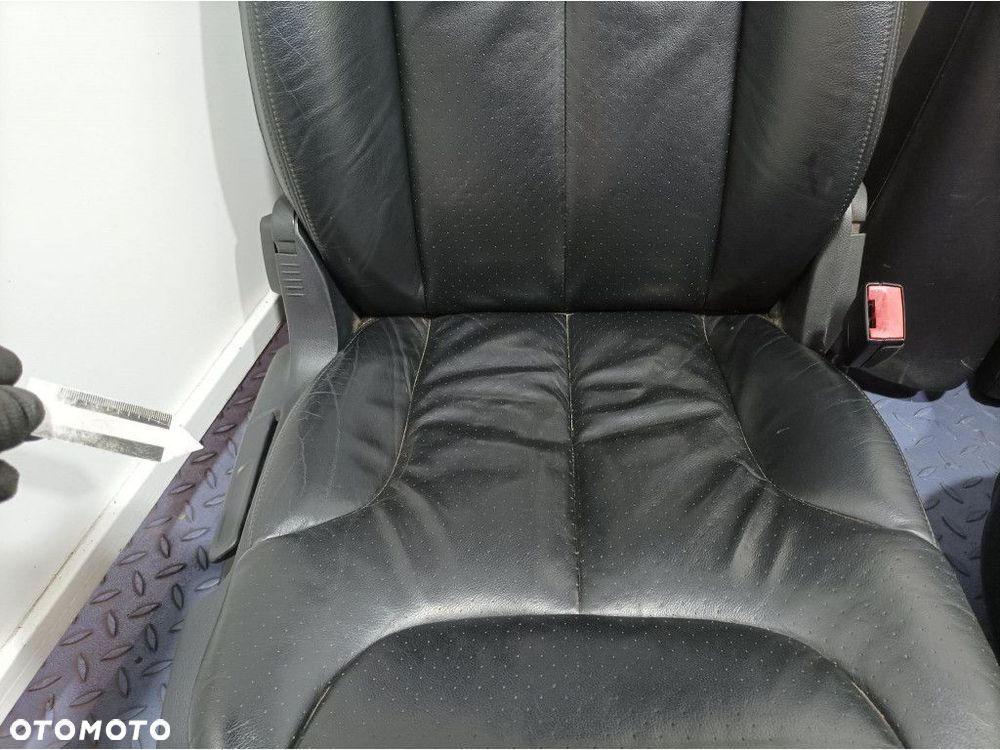 VW PASSAT B6 FOTELE SIEDZISKO OPARCIE KANAPA TYŁ SKÓRA KOMPLET EU - 9