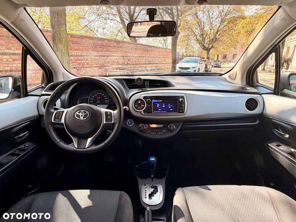 Toyota Yaris Hybrid 100 Premium - 8