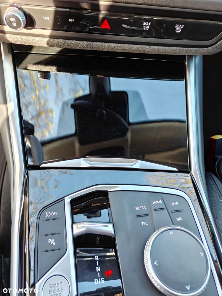 BMW Seria 3 320d xDrive mHEV - 37