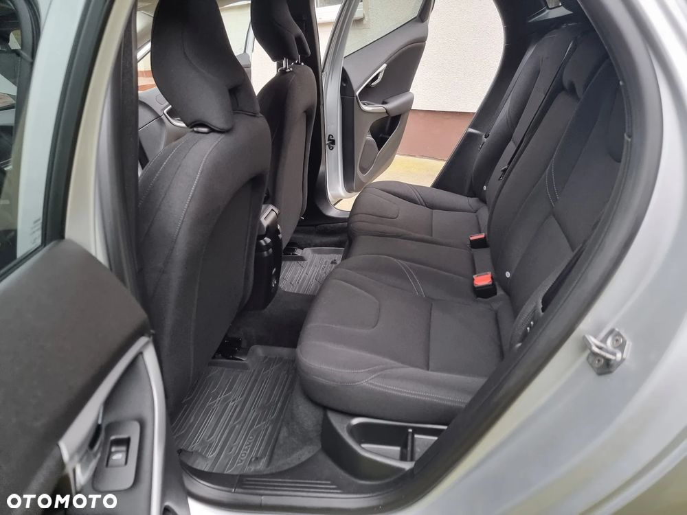 Volvo V40 D2 Drive-E Momentum - 13