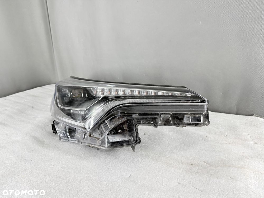Reflektor Lampa przednia  prawa Toyota C-HR I 81110-F4170-00 - 1