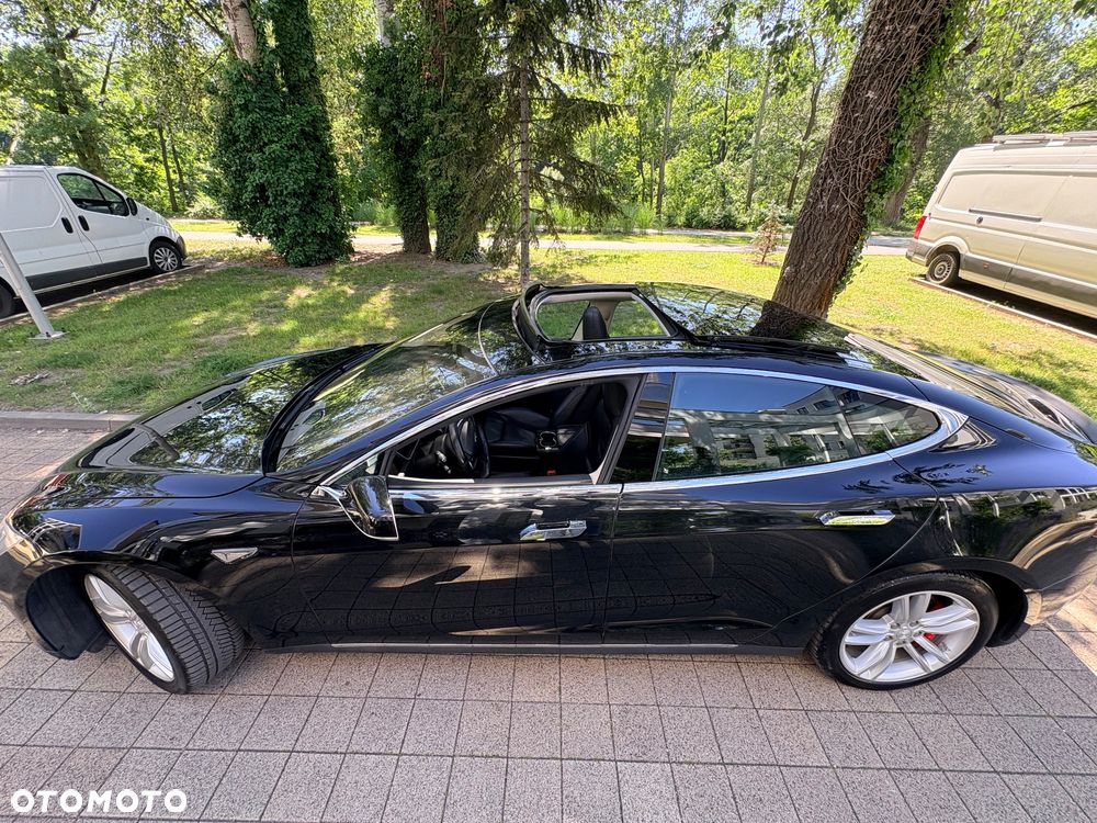 Tesla Model S - 11