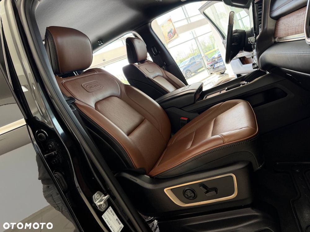 RAM 1500 Crew Cab Longhorn - 36