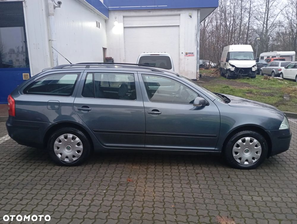 Skoda Octavia 1.6 Combi Ambiente - 18