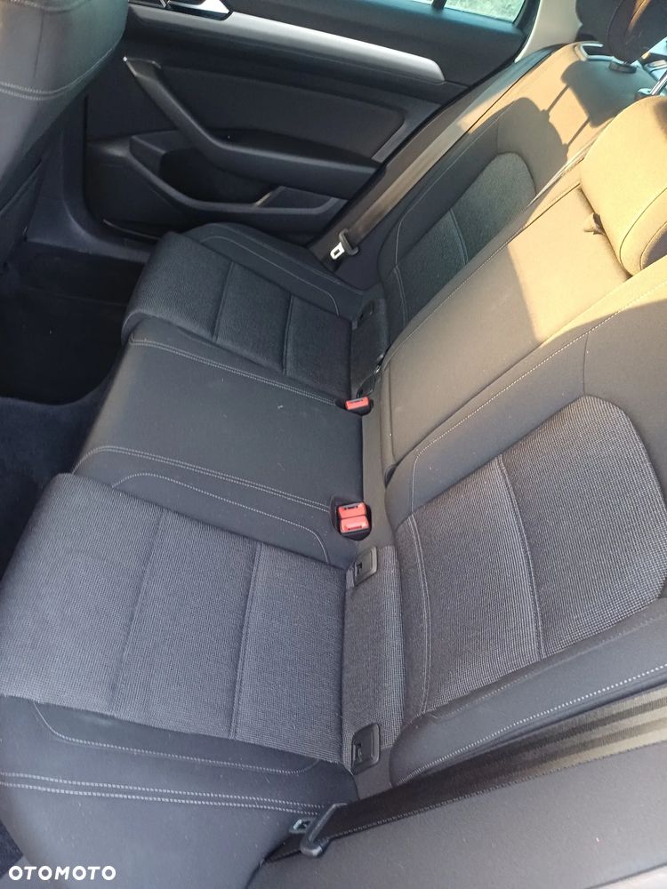 Volkswagen Passat 2.0 TDI SCR DSG Comfortline - 18