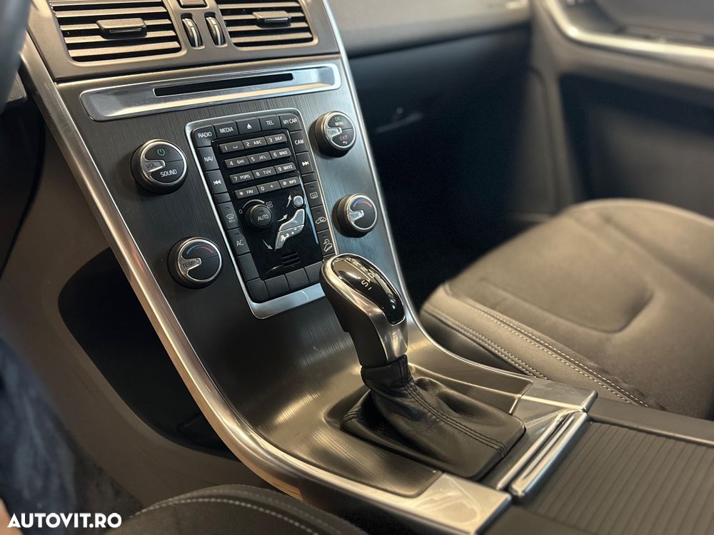 Volvo XC 60 D4 AWD Geartronic Momentum - 25