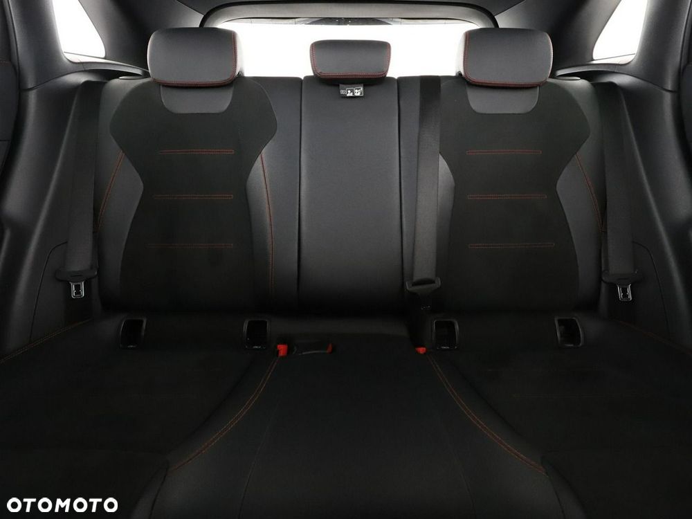 Mercedes-Benz GLA 250 e PHEV AMG Line 8G-DCT - 19