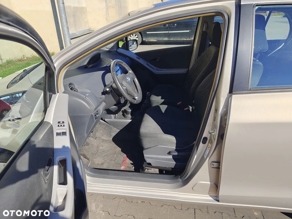 Toyota Yaris 2009 photo 4