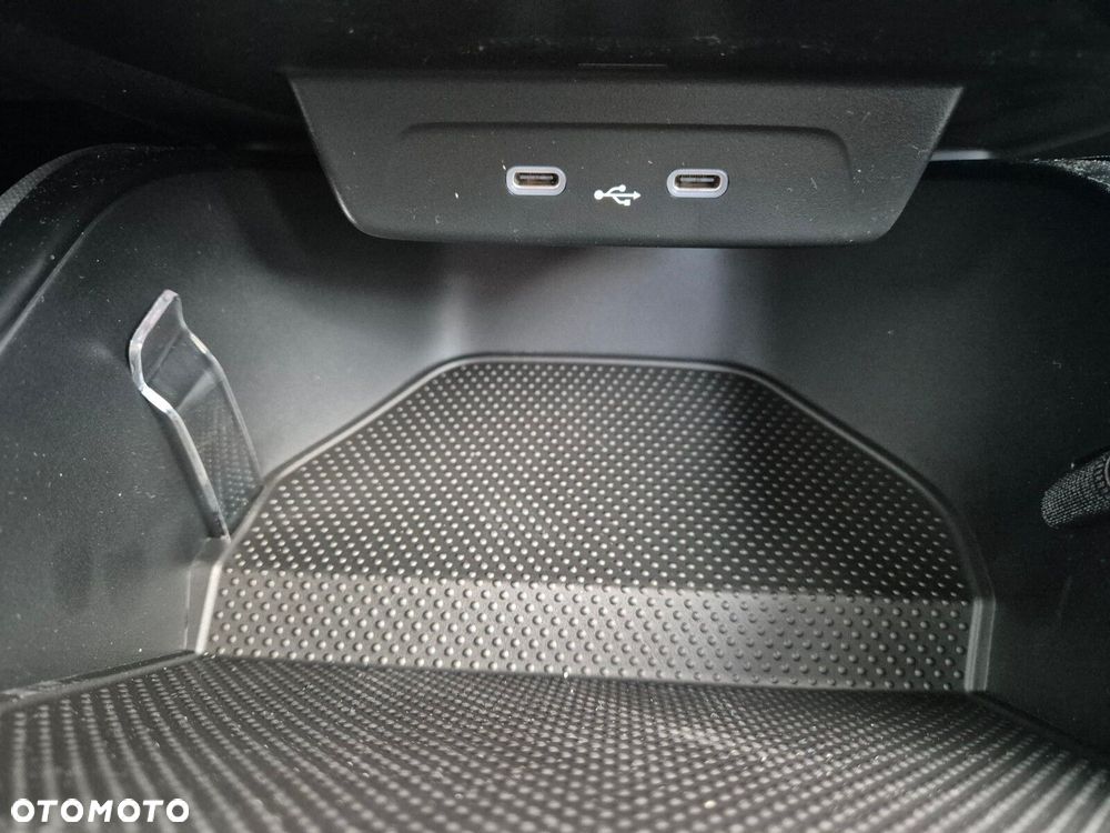 Skoda Fabia 1.0 TSI Drive DSG - 33