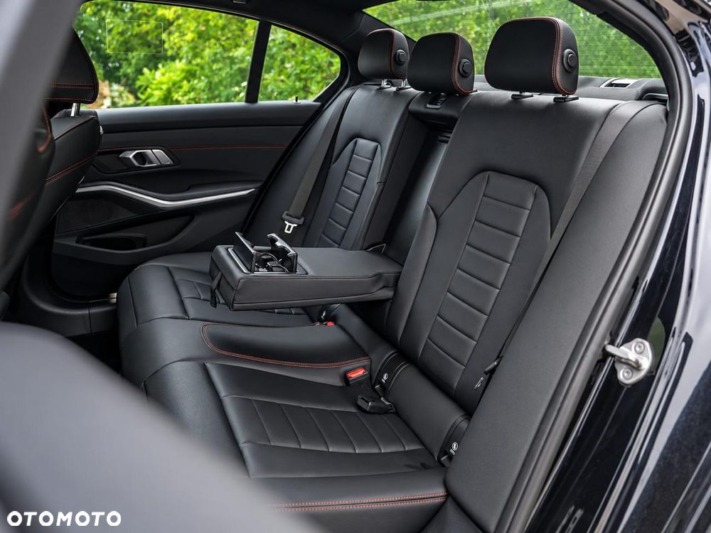 BMW Seria 3 330i xDrive M Sport - 20