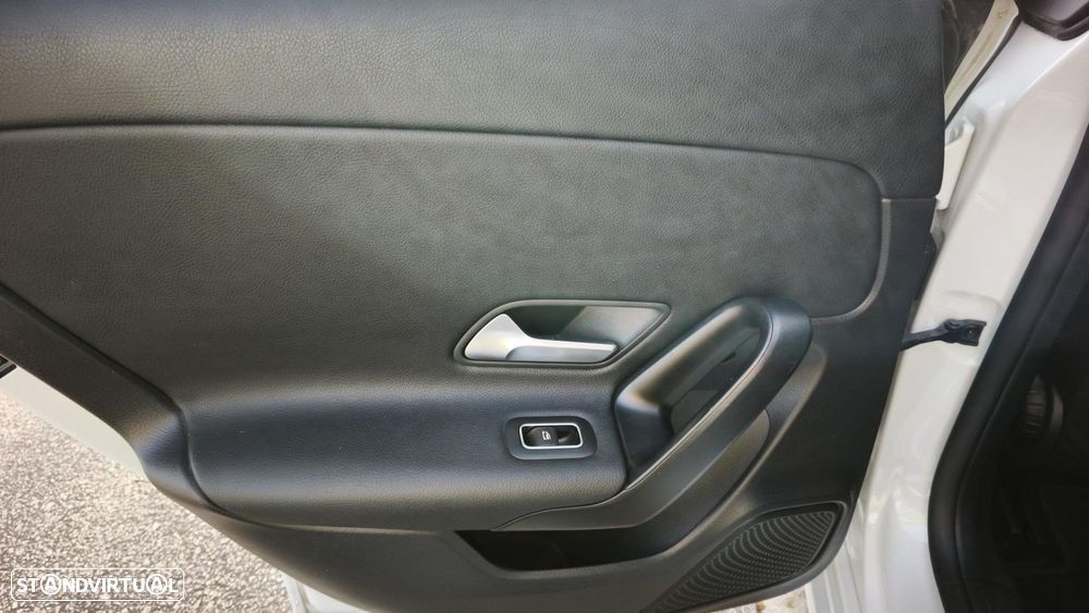 Mercedes-Benz CLA 180 d Shooting Brake Business Solutions Aut. - 32