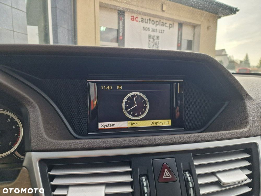 Mercedes-Benz Klasa E 250 BlueEFFICIENCY 7G-TRONIC Elegance - 29