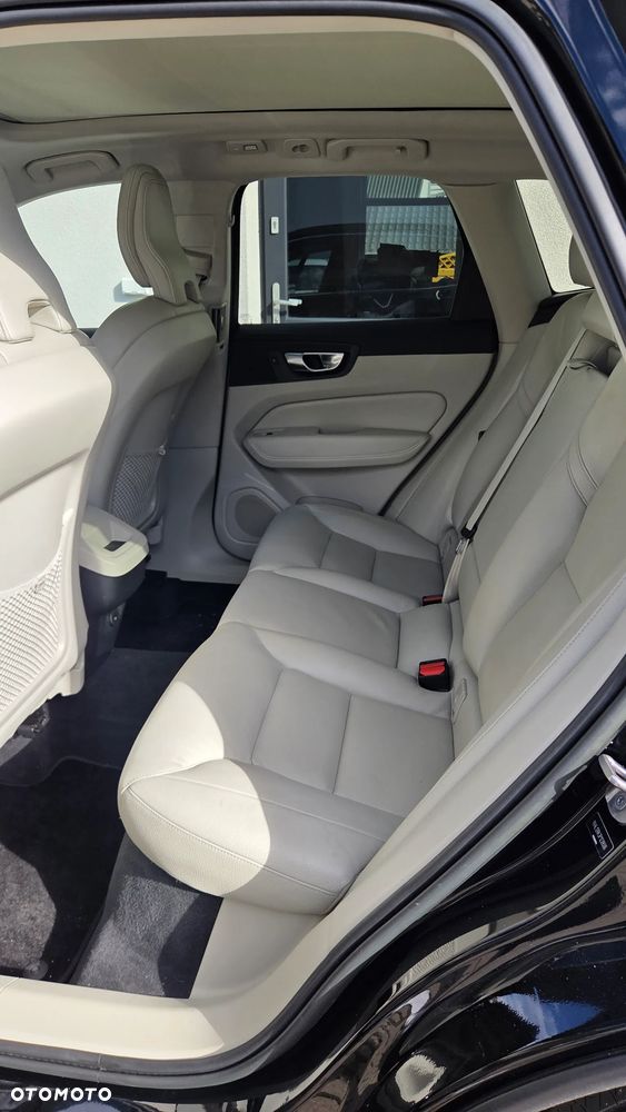Volvo XC 60 B5 B AWD Core - 18