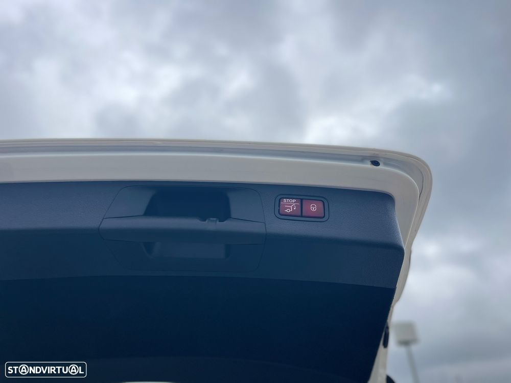 Mercedes-Benz E 300 de 9G-TRONIC AMG Line - 35