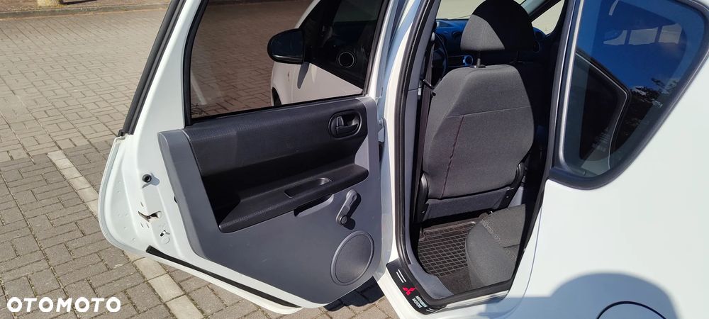 Mitsubishi Colt 1.3 Inform - 26