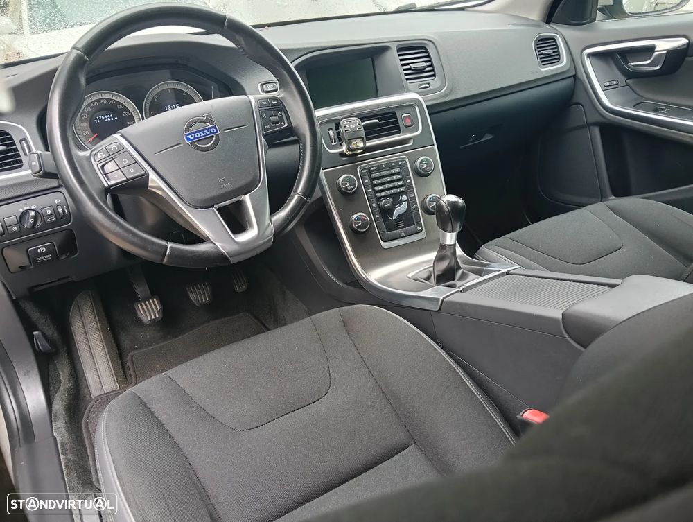 Volvo V60 1.6 D2 Drive Momentum Start/Stop - 19