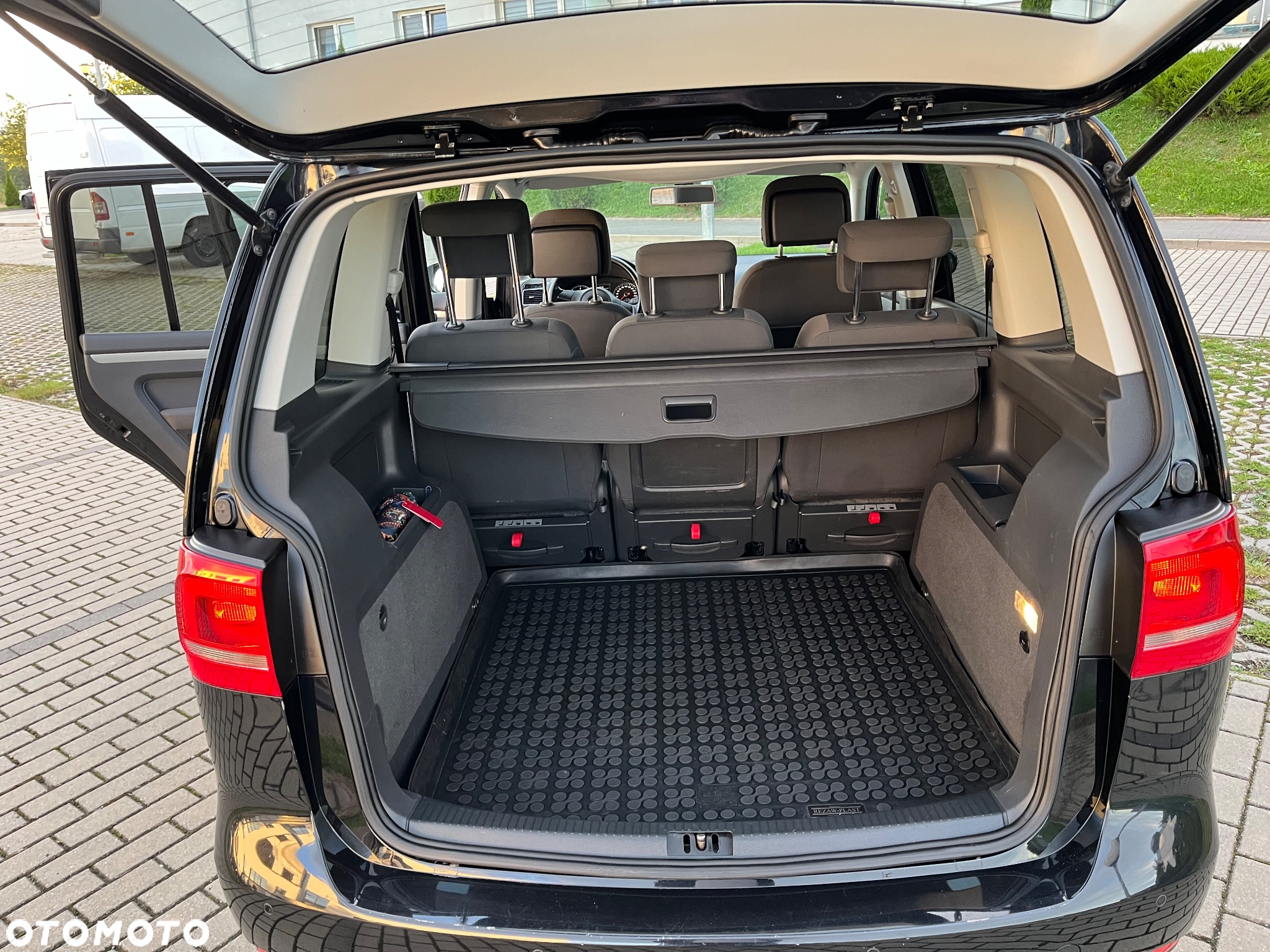 Volkswagen Touran 2.0 TDI DPF Highline - 10