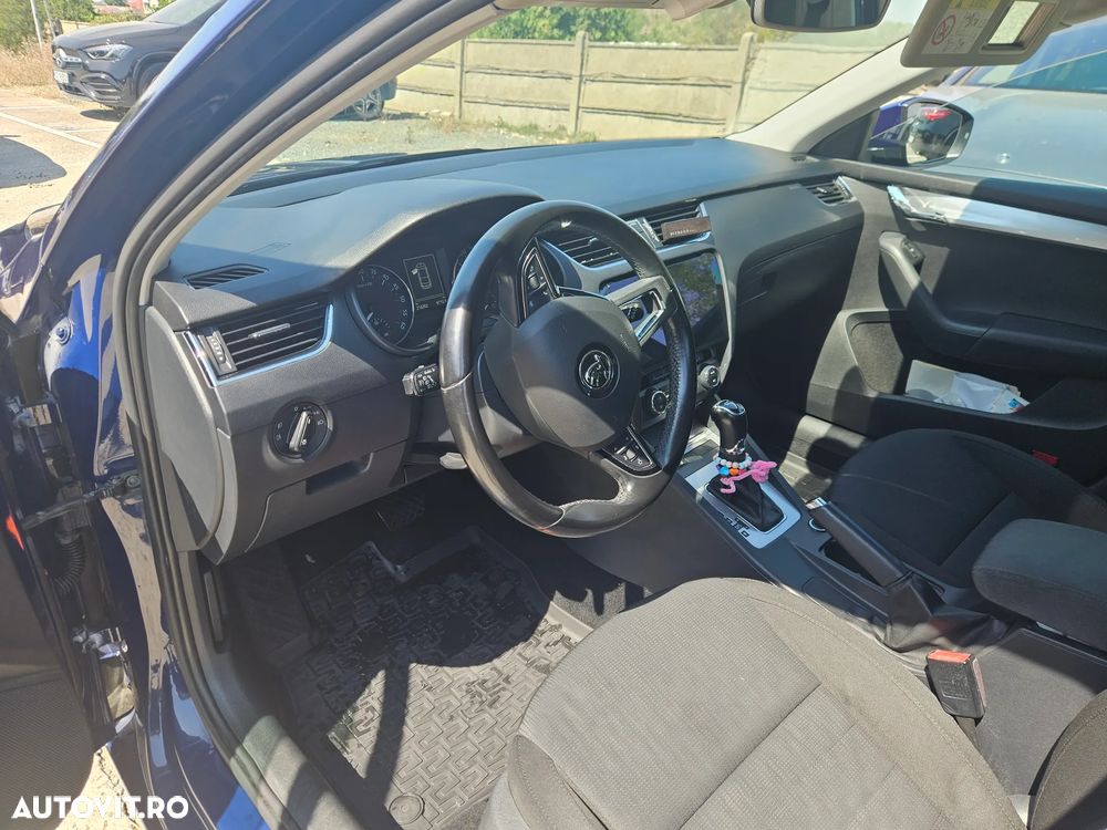 Skoda Octavia 1.6 TDI DSG Ambition - 9