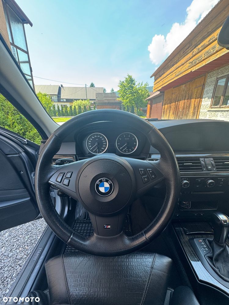 BMW Seria 5 550i - 17
