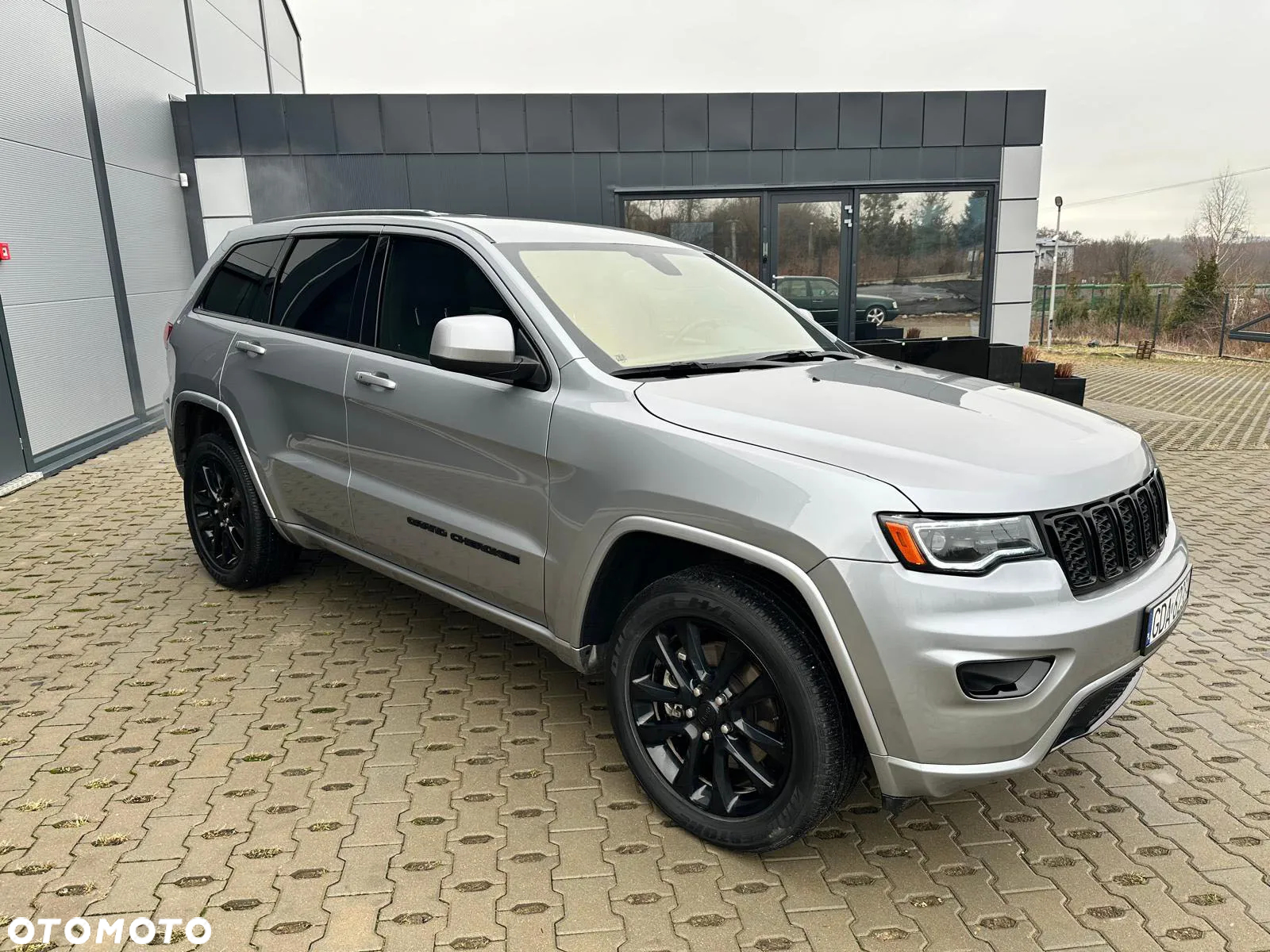 Jeep Grand Cherokee - 27
