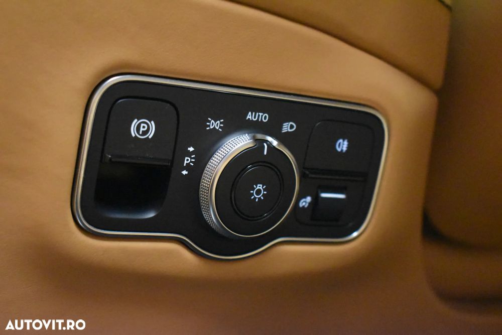 Aston Martin DBX - 20