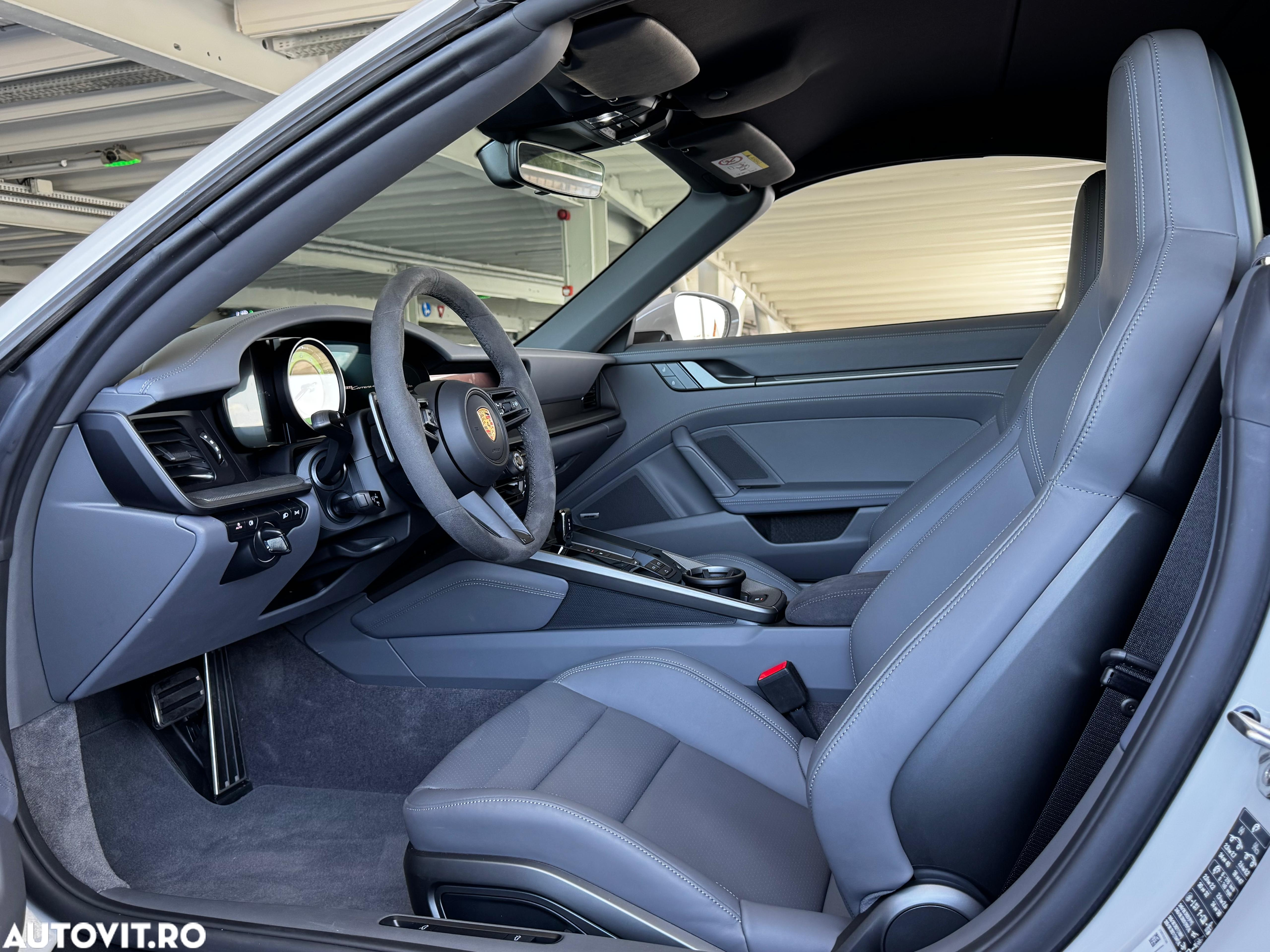 Porsche 911 Carrera 4S Cabriolet PDK - 36