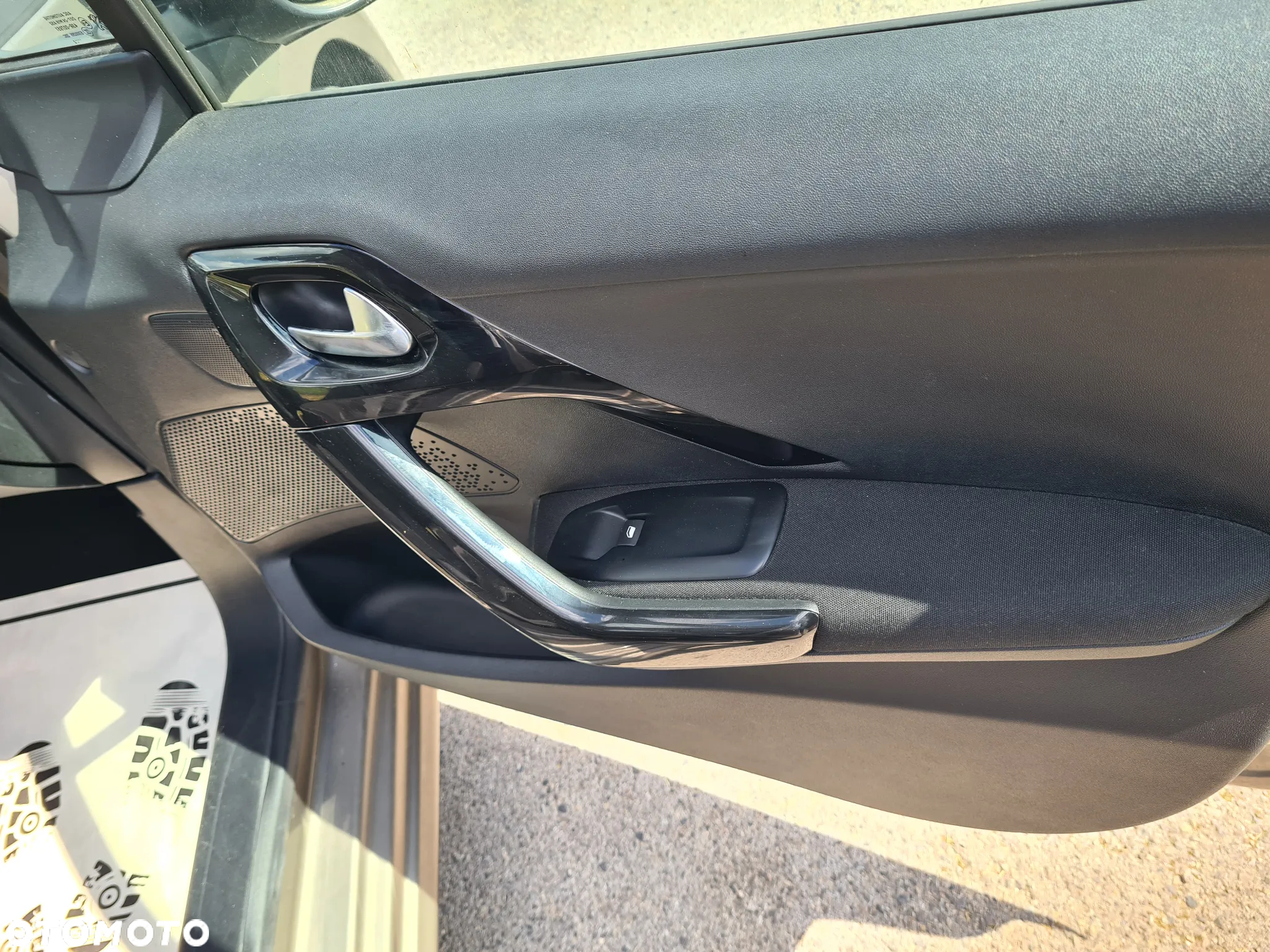 Peugeot 208 - 14