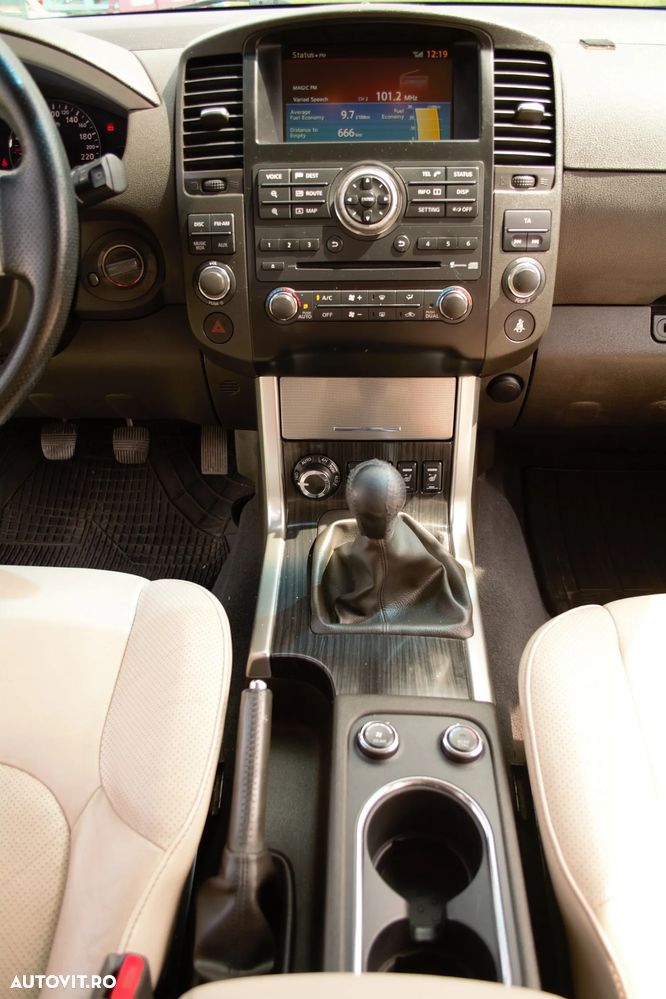 Nissan Pathfinder - 22