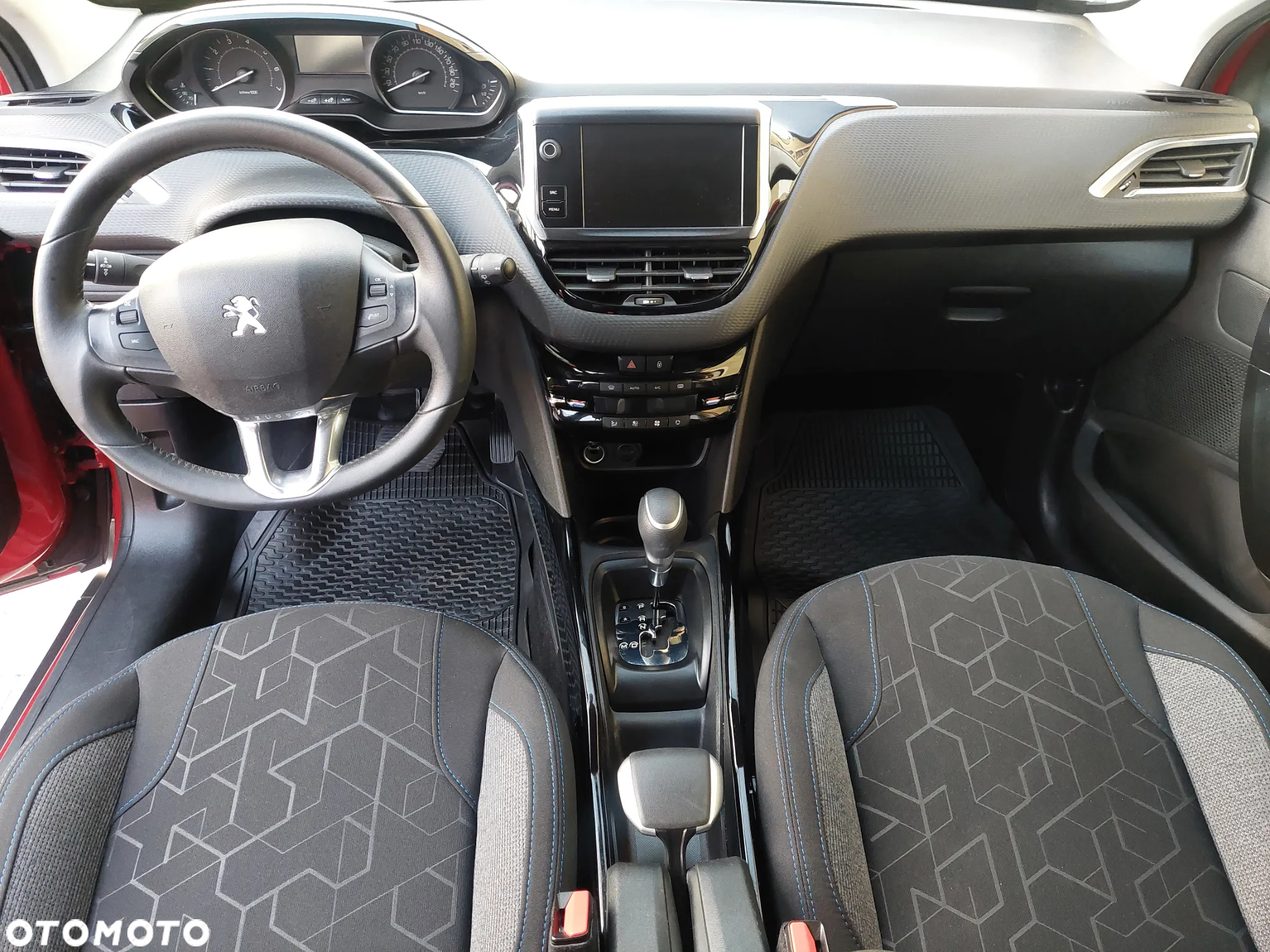 Peugeot 2008 1.2 Pure Tech GPF Signature S&S EAT6 - 19