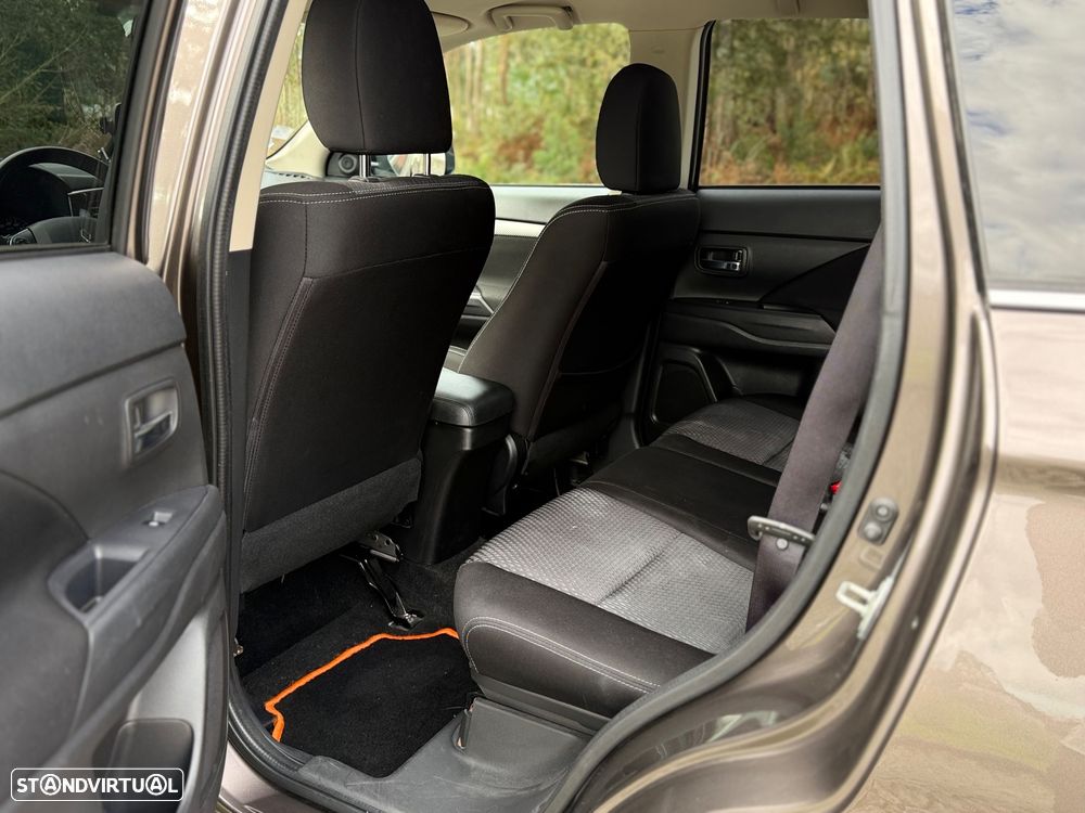 Mitsubishi Outlander 2.2 DI-D 4WD Intense - 13